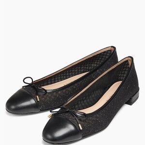 Stuart Weitzman
Sleek Bow Leather-Trimmed Sparkle Mesh Flats/ Size 8/ Like New